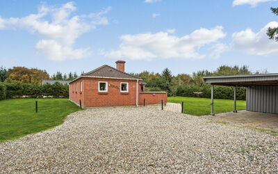 Pernilla - 2Km from the Sea