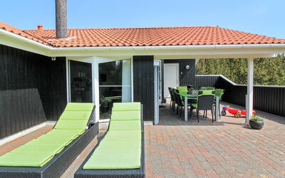 Stense - 900M from the Sea