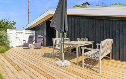 Scarlett - 300M from the Sea: Legna, Pavimento In Legno, Latifoglie, Plank, Deck, Color Legno, Mobili Da Esterno, Shade, Portico, Sedia