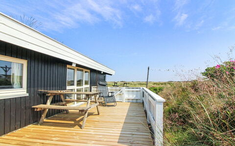 Scarlett - 300M from the Sea: Cielo, Legna, Plank, Latifoglie, Villetta, Deck, Portico, Shade, Balcone, Boardwalk