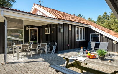 Augustine - 1.6Km from the Sea