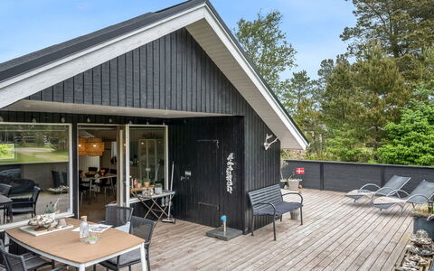 Meinolf - 2Km from the Sea: Legna, Tetto, Architettura, Casa, Casa, Villetta, Raccordo, Latifoglie, Pendenza, Estate