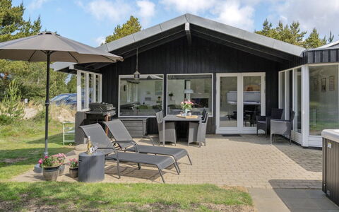 Ingobald - 1.5Km from the Sea: Tetto, Casa, Casa, Villetta, Porta, Raccordo, Deck, Portico, Plank, Latifoglie