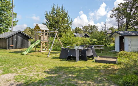 Ingobald - 1.5Km from the Sea: Tetto, Casa, Casa, Villetta, Porta, Raccordo, Deck, Portico, Plank, Latifoglie
