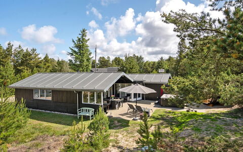 Ingobald - 1.5Km from the Sea: Tetto, Casa, Casa, Villetta, Porta, Raccordo, Deck, Portico, Plank, Latifoglie