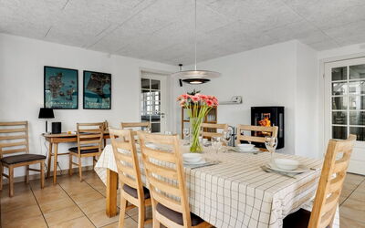 Svenn - 400M from the Sea