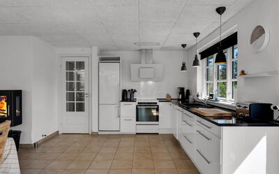 Svenn - 400M from the Sea