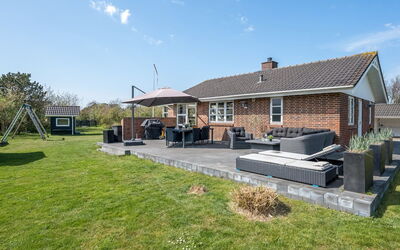 Svenn - 400M from the Sea