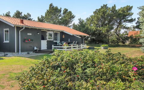 Rokil - 400M from the Sea: Legna, Tetto, Architettura, Casa, Casa, Villetta, Raccordo, Latifoglie, Pendenza, Estate