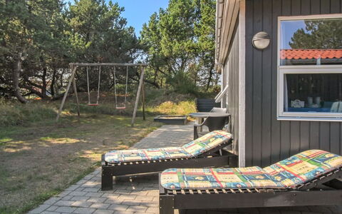 Rokil - 400M from the Sea: Legna, Tetto, Architettura, Casa, Casa, Villetta, Raccordo, Latifoglie, Pendenza, Estate