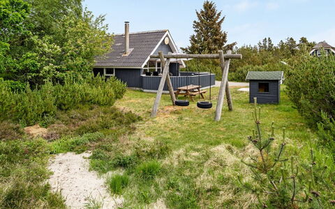 Emmi - 2.5Km from the Sea: Tetto, Casa, Casa, Villetta, Porta, Raccordo, Deck, Portico, Plank, Latifoglie