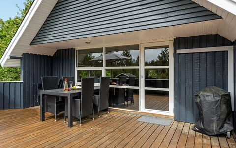 Emmi - 2.5Km from the Sea: Tetto, Casa, Casa, Villetta, Porta, Raccordo, Deck, Portico, Plank, Latifoglie