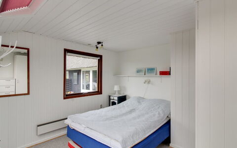 Kastehelmi - 400M from the Sea: Legna, Soffitto, Camera Da Letto, Interior Design, Pavimento, Pavimentazione, Letto, Mobilia, Camera, Casa