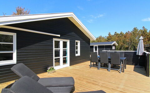 Hillmari - 200M from the Sea: Tetto, Casa, Casa, Villetta, Porta, Raccordo, Deck, Portico, Plank, Latifoglie