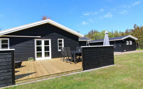 Hillmari - 200M from the Sea: Tetto, Casa, Casa, Villetta, Porta, Raccordo, Deck, Portico, Plank, Latifoglie