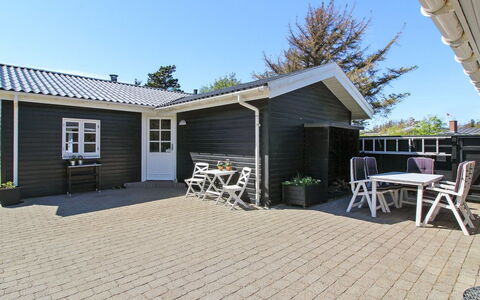 Hillmari - 200M from the Sea: Tetto, Casa, Casa, Villetta, Porta, Raccordo, Deck, Portico, Plank, Latifoglie