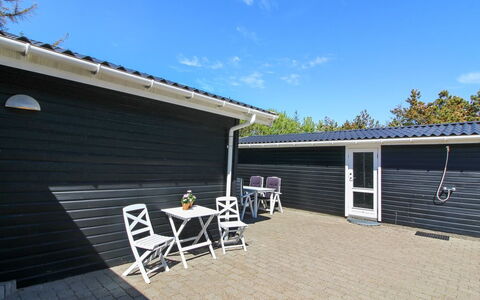 Hillmari - 200M from the Sea: Tetto, Casa, Casa, Villetta, Porta, Raccordo, Deck, Portico, Plank, Latifoglie