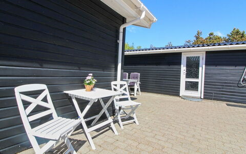 Hillmari - 200M from the Sea: Tetto, Casa, Casa, Villetta, Porta, Raccordo, Deck, Portico, Plank, Latifoglie