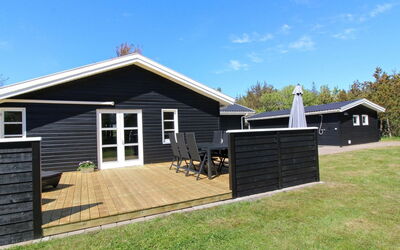 Hillmari - 200M from the Sea