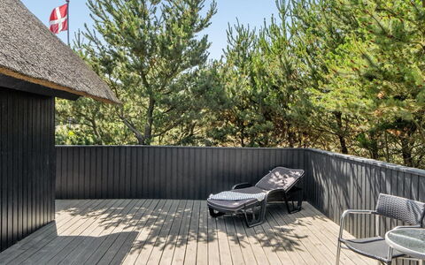 Sine - 500M from the Sea: Mobilia, Interior Design, Pavimentazione, Pavimento, Soffitto, Camera, Sedia, Tavolo, Appartamento, Cucina & Sala Da Pranzo Tavolo
