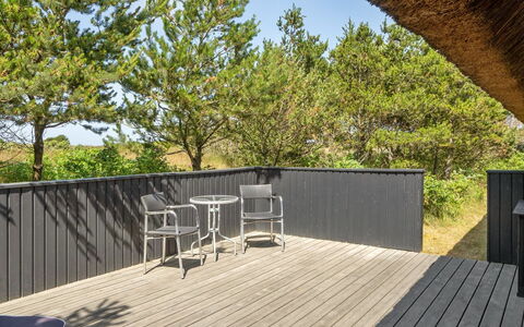 Sine - 500M from the Sea: Mobilia, Interior Design, Pavimentazione, Pavimento, Soffitto, Camera, Sedia, Tavolo, Appartamento, Cucina & Sala Da Pranzo Tavolo