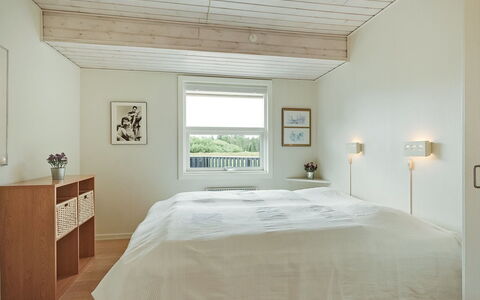 Emilia - 1.8Km from the Sea: Parete, Camera Da Letto, Interior Design, Pavimentazione, Letto, Legna, Soffitto, Pavimento, Mobilia, Bedding