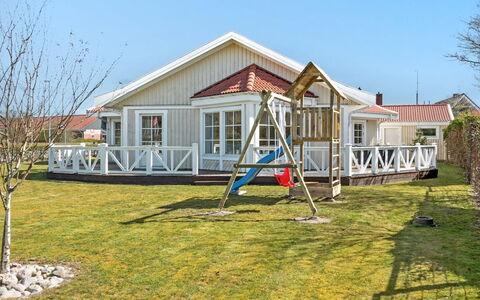 Alfredine - 1Km from the Sea: Legna, Tetto, Architettura, Casa, Casa, Villetta, Raccordo, Latifoglie, Pendenza, Estate