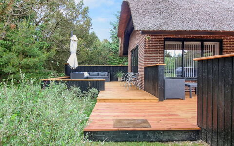 Gunkil - 800M from the Sea: Tetto, Casa, Casa, Villetta, Porta, Raccordo, Deck, Portico, Plank, Latifoglie