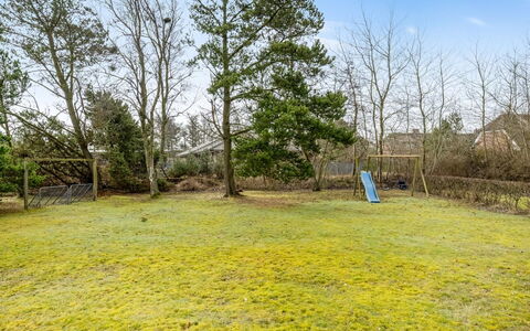Ragnborg - 900M from the Sea: Verde, Giallo, Arbusto, Lotto, Groundcover, Giardino, Prato, Prato, Landscaping, Shade