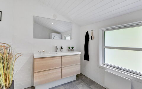 Liviana - from the Sea: Pavimentazione, Pavimento, Legna, Mobiletto Del Bagno, Idraulico Fixture, Interior Design, Lavello, Idraulico, Rubinetto, Bagno