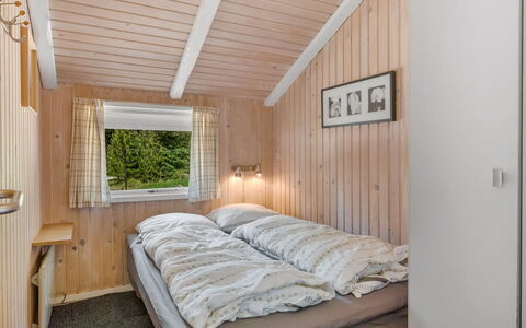 Valpuri - 1.3Km to the Fjord: Legna, Camera Da Letto, Letto, Casa, Lenzuolo, Bedding, Casa, Telaio Del Letto, Soffitto, Villetta