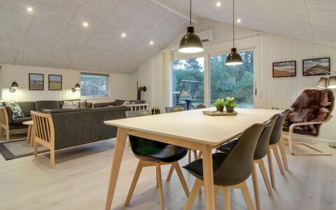 Ria - 250M from the Sea: Legna, Pavimentazione, Interior Design, Mobilia, Pavimento, Casa, Soggiorno, Pavimento In Legno, Soffitto, Cucina & Sala Da Pranzo Tavolo