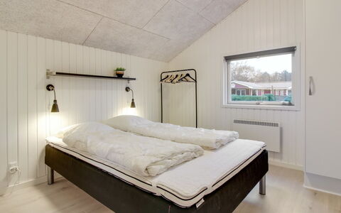 Ria - 250M from the Sea: Legna, Soffitto, Camera Da Letto, Interior Design, Casa, Letto, Bedding, Camera, Telaio Del Letto, Lenzuolo
