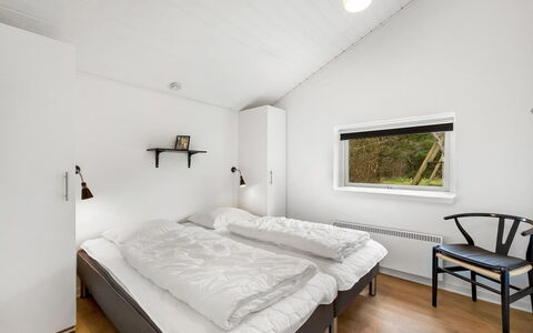 Famke - 1Km from the Sea: Congelamento, Camera Da Letto, Neve, Letto, Telaio Del Letto, Bedding, Inverno