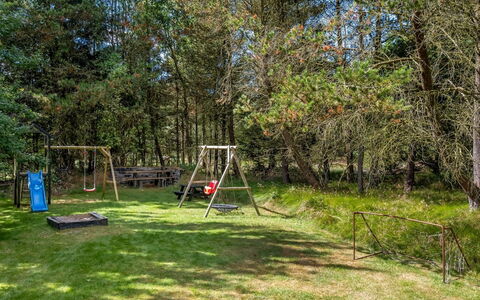 Ufred - 1.3Km to the Fjord: Albero, Erba, Attrezzatura Giochi All'Aperto, Lotto, Giardino, Woodland, Parco, Prato, Shade, Backyard