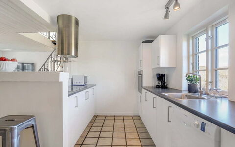 Domnika - 350M from the Sea: Cucina, Pavimentazione, Controsoffitto, Interior Design, Pavimento, Elettrodomestico Da Cucina, Soffitto, Idraulico Fixture, Cabinetry, Lavello