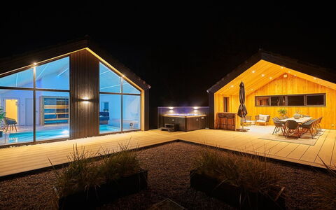 Menja - 1.4Km from the Sea: Mobilia, Interior Design, Pavimentazione, Pavimento, Soffitto, Camera, Sedia, Tavolo, Appartamento, Cucina & Sala Da Pranzo Tavolo
