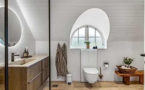 Rasmina - 1.2Km from the Sea: Pavimentazione, Interior Design, Pavimento, Idraulico Fixture, Soffitto, Idraulico, Mobiletto Del Bagno, Bagno, Rubinetto, Piastrella