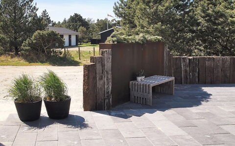 Rasmina - 1.2Km from the Sea: Legna, Calcestruzzo, Flagstone, Latifoglie, Giardino, Shade, Plank, Vaso Di Fiori, Mobili Da Esterno, Landscaping