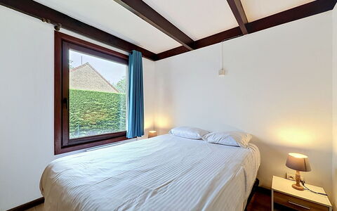 Edelweiss with Parking: Parete, Legna, Camera Da Letto, Letto, Interior Design, Soffitto, Pavimento, Pavimentazione, Casa, Camera