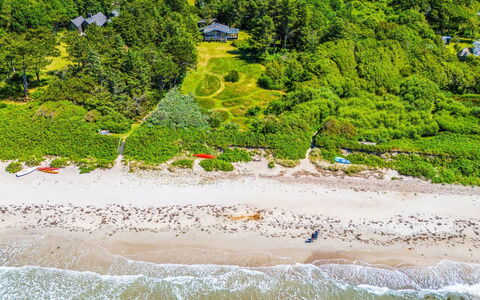 Marius - 30M from the Sea: Legna, Tetto, Architettura, Casa, Casa, Villetta, Raccordo, Latifoglie, Pendenza, Estate