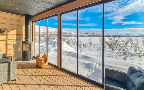 Hehku: Pavimento In Legno, Latifoglie, Catena Montuosa, Inverno, Plank, Color Legno, Deck, Eco Hotel, Illuminazione Diurna, Log Cabin
