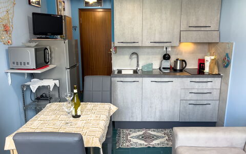 Casa Carlotta - San Bartolomeo Al Mare: Cabinetry, Mobilia, Controsoffitto, Lavello, Cucina, Illuminazione, Legna, Interior Design, Pavimentazione