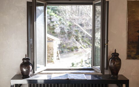 Mulino Morandi: Proprietà, Finestra, Legna, Interior Design, Tessile, Soggiorno, Shade, Parete, Pavimento, Costruzione