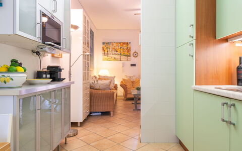 Oleandro: Cielo, Proprietà, Tavolo, Costruzione, Albero, Legna, Shade, Sedia, Architettura, Interior Design