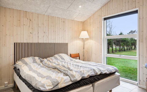 Juste - 1.7Km from the Sea: Legna, Soffitto, Camera Da Letto, Interior Design, Pavimentazione, Letto, Pavimento, Camera, Telaio Del Letto, Latifoglie