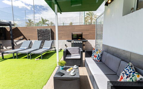 Maspalomas 1060: Mobilia, Pavimentazione, Interior Design, Pavimento, Casa, Mobili Da Esterno, Giardino, Sedia, Pianta Della Casa