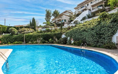 Llançà 200: Acqua, Cielo, Pianta, Nube, Proprietà, Piscina, Costruzione, Azzurro, Natura, Albero
