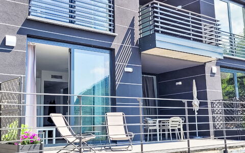 Lakeview Terrace: Acqua, Pianta, Proprietà, Cielo, Piscina, Azzurro, Costruzione, Erba, Rettangolo, Shade