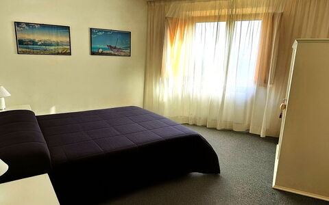 La Piccola Rocca: Letto, Pavimento, Camera Da Letto, Interior Design, Pavimentazione, Mobilia, Legna, Lenzuolo, Bedding, Camera